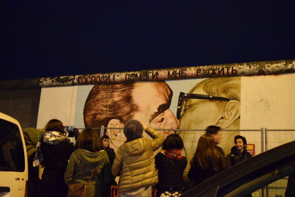 Berlijnse muur vanuit de Trabant