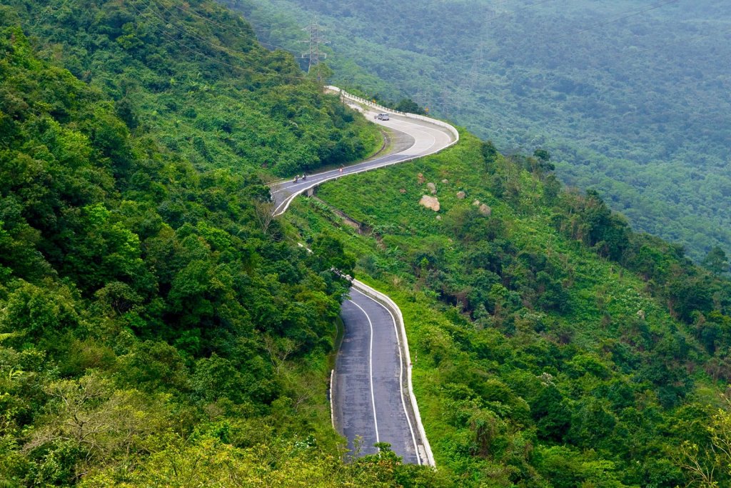 Scooter rijden in Vietnam over de Hai Van Pass