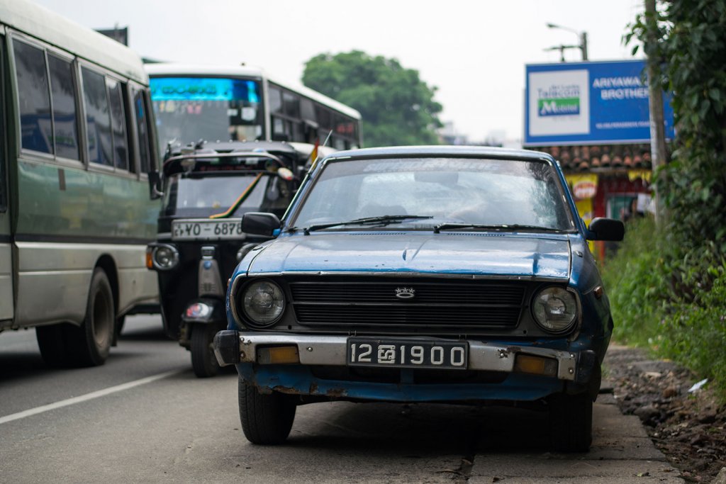 Het drukken verkeer in Kandy